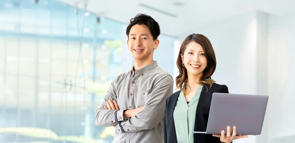 子どもたちの<span class='orik'>「やってみたい」に</span><span class='orik'>寄り添う講師陣。</span>